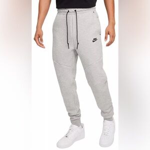 Ni Nike Men's Tech Fleece Joggers with Black Accents
